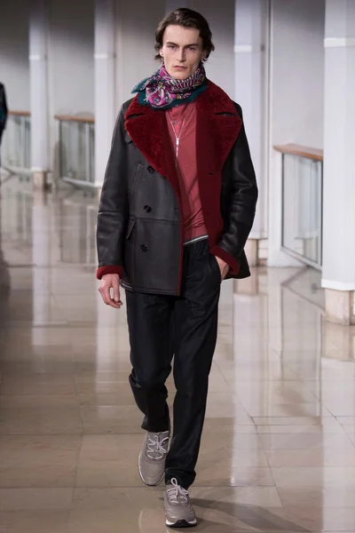 Look 17